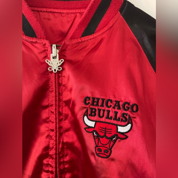 Chicago Bulls NBA Reversible Satin Jacket - Picture 2 of 5